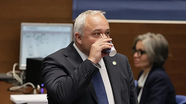 Парламентът изслушва вътрешния министър по казуса с мантинелите