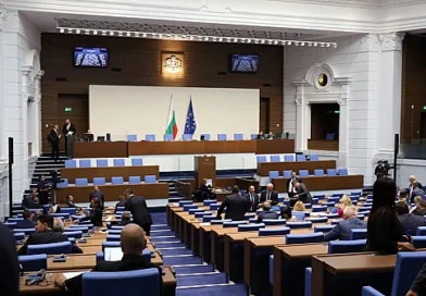 Парламентът днес ще гледа бомбените заплахи, Баба Алино и проблемите с пътищата