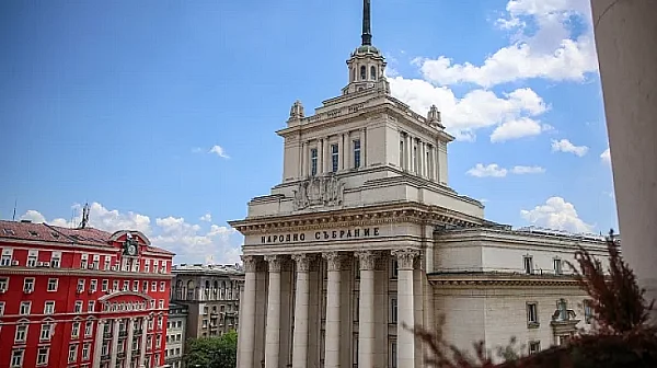 Депутатите обсъждат промени в жп транспорта, четирима министри на контрол